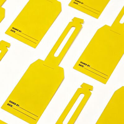 Custom Double Sided Full Color Printed Hang Tags with Personalized Logo and Tear Resistant Plastic Material